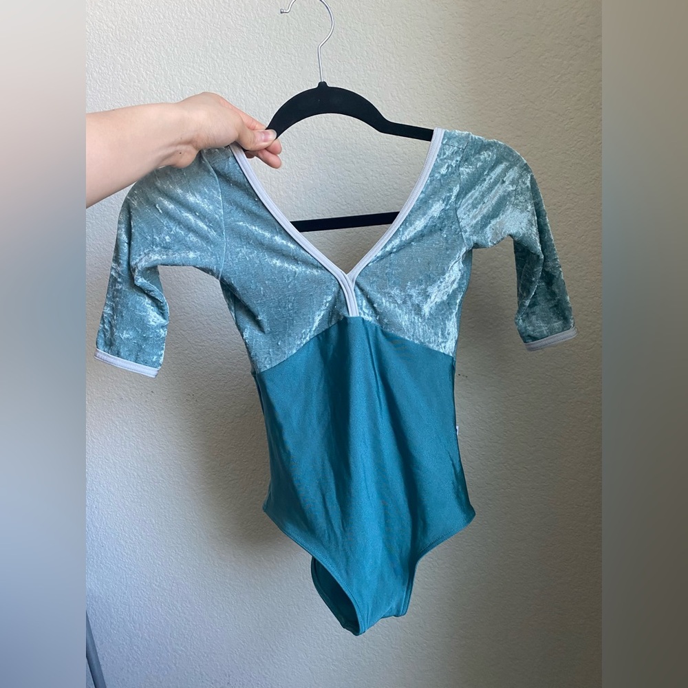 SOLD: Yumiko Alicia Half Sleeve CV-Ice | Adult Small